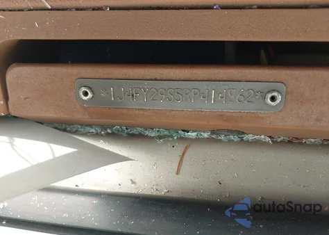 1994 Jeep Wrangler / Yj Se z USA, uszkodzony, nr VIN 1J4FY29S5RP414862